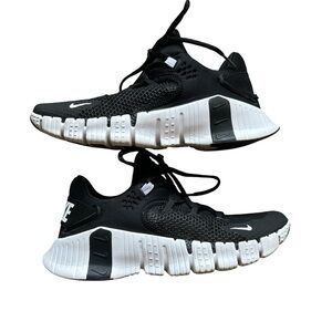 Women’s Black and White Nike Metcon Size 8.5